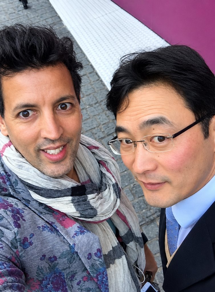 Aziz Derdouri avec un confrère